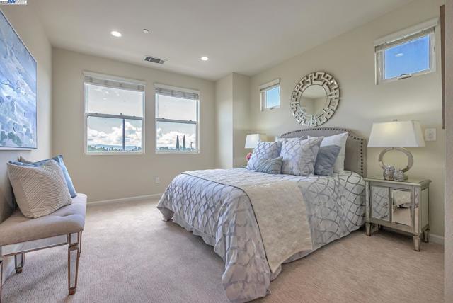 4432 Hyde Cmn, Fremont CA: https://media.crmls.org/mediaz/a9311019-42de-4ec5-9ada-34d93c9210c5.jpg