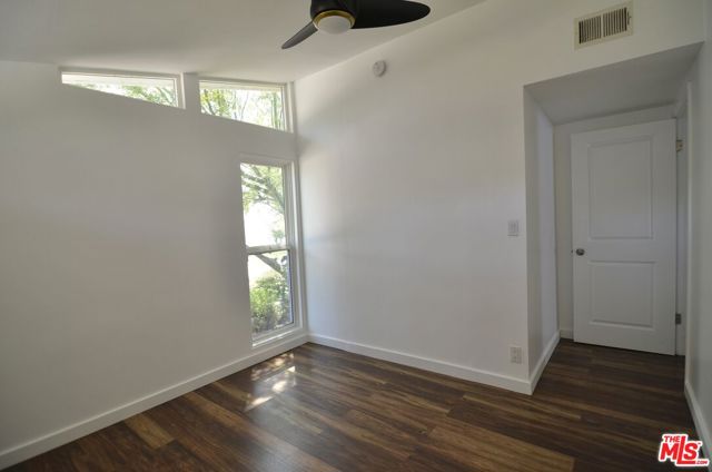 9342 Debra Avenue, North Hills CA: https://media.crmls.org/mediaz/a9318c31-fe7c-4121-96ed-7097cf77d799.jpg