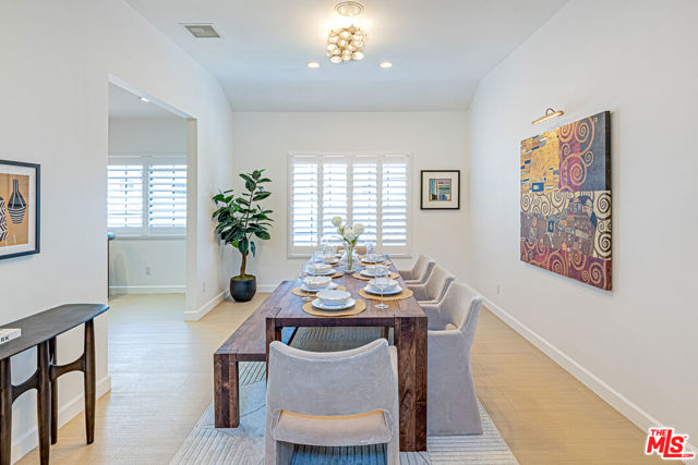 10611 Ashton Avenue, Los Angeles CA: https://media.crmls.org/mediaz/a931a862-e89a-489b-beb9-32204f9715bc.jpg