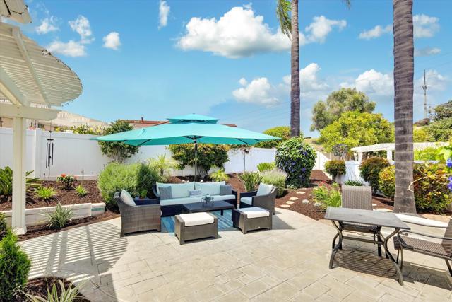 3372 Corsica Way, Oceanside CA: https://media.crmls.org/mediaz/a9323559-d9bd-426e-8404-1e6e232905bd.jpg