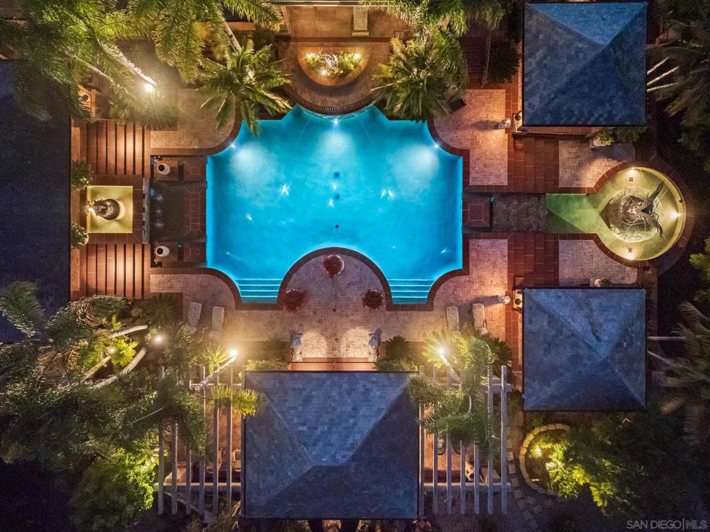 https://media.crmls.org/mediaz/a932808b-96d4-4a04-b629-fe8f62166a0e.jpg?preset=X-Large