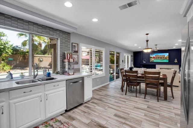79320 Desert Wind Court, La Quinta CA: https://media.crmls.org/mediaz/a933b3e5-3b6d-4e32-9063-99c5d1704767.jpg