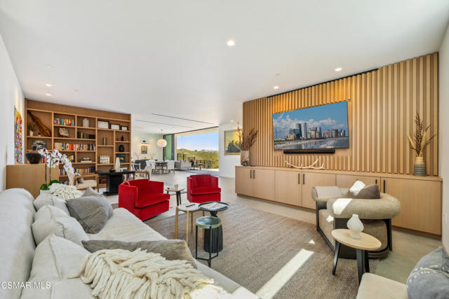 33433 Decker School Road, Malibu CA: https://media.crmls.org/mediaz/a933cc17-aad3-4213-9888-46a5260358bd.jpg