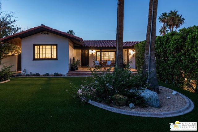 284 E Ocotillo Avenue, Palm Springs CA: https://media.crmls.org/mediaz/a9343183-65be-45f4-930b-49be08186add.jpg
