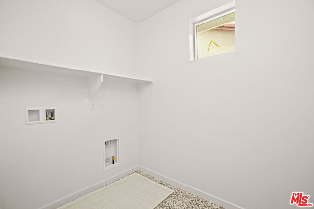 13889 Bell Way, Fontana CA: https://media.crmls.org/mediaz/a9347ed4-cb3f-4681-86b1-cd582907a204.jpg
