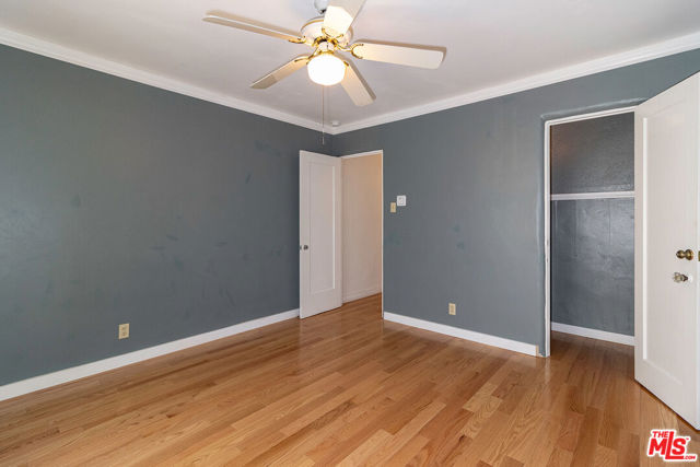 2807 S Bedford Street, Los Angeles CA: https://media.crmls.org/mediaz/a935034d-41ff-49ab-8be6-3de477cd8dd9.jpg