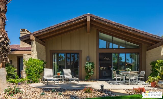 307 Appaloosa Way, Palm Desert CA: https://media.crmls.org/mediaz/a9352ff6-c9fd-4d15-854c-86b0ea313656.jpg