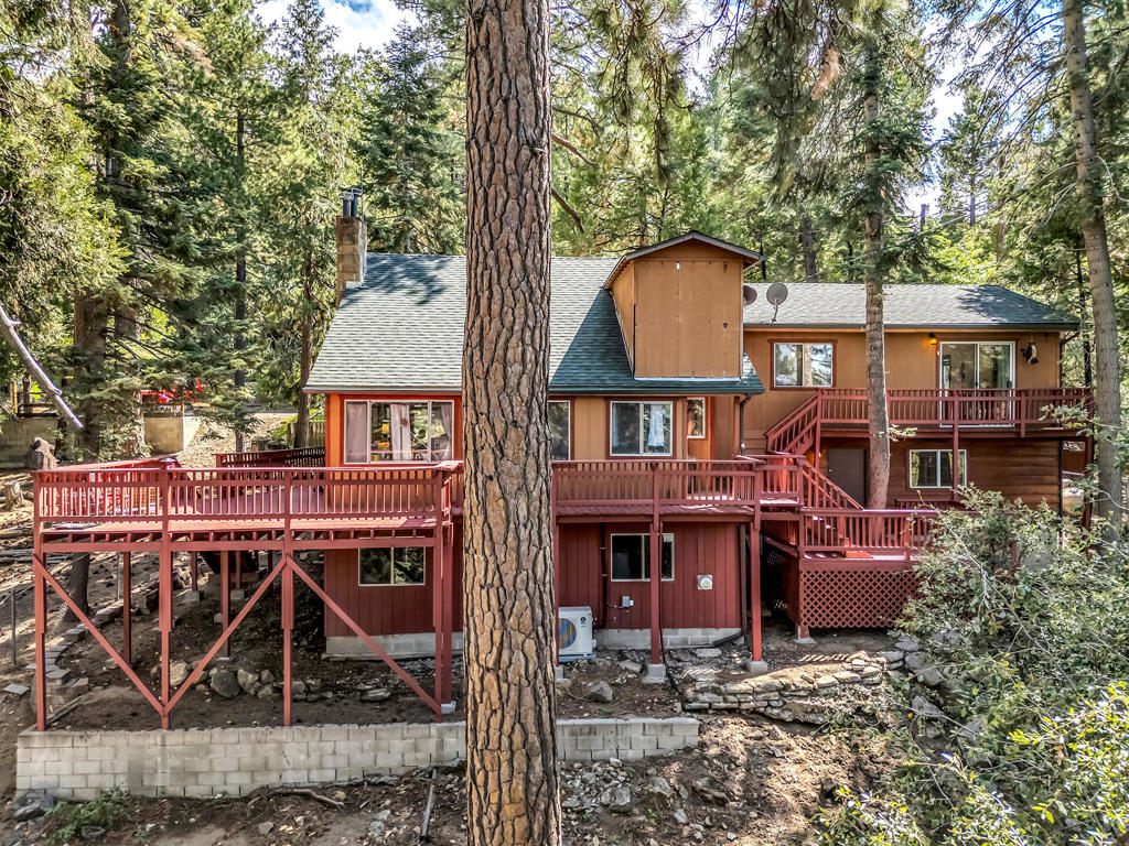 https://media.crmls.org/mediaz/a935428e-f675-4fa5-8e0a-279f96e5a8d1.jpg?preset=X-Large