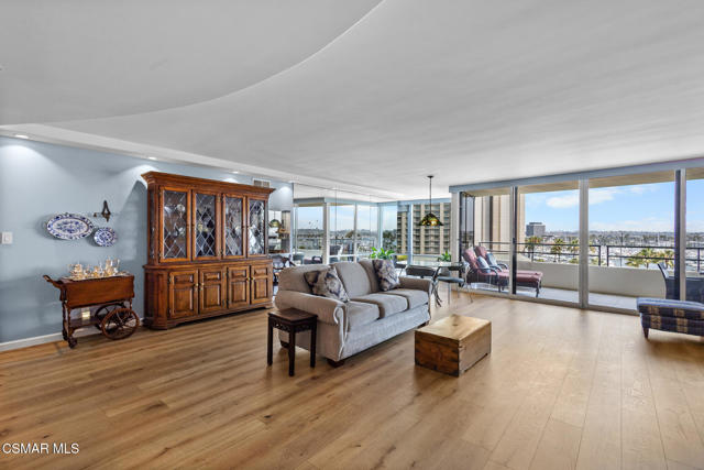 4335 Marina City, Marina del Rey CA: https://media.crmls.org/mediaz/a935896c-c27b-4dc9-900c-e8e784ec6c57.jpg