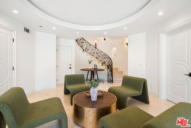 8027 Floral Avenue, Los Angeles CA: https://media.crmls.org/mediaz/a9358d37-e5d8-4fb7-b5b8-13ff44815e8b.jpg
