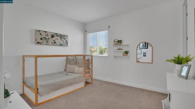 719 Jennifer St, Brentwood CA: https://media.crmls.org/mediaz/a93590ab-00c5-498c-aa7d-d2fb43b82f76.jpg