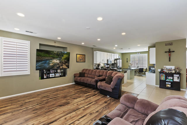 025_Family Room