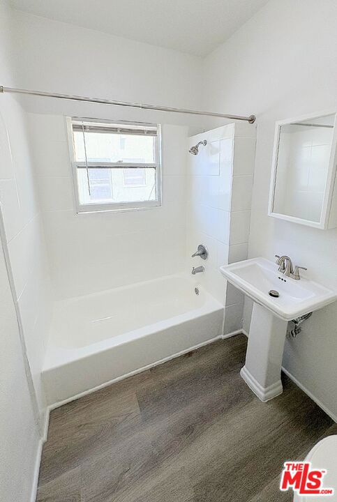 433 W 4TH Street, Long Beach CA: https://media.crmls.org/mediaz/a935dad3-2902-4150-8562-fd4a9235ed98.jpg