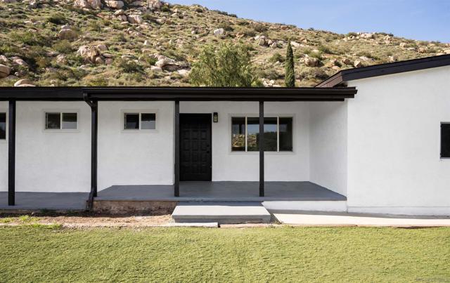 13504 Willow rd, Lakeside CA: https://media.crmls.org/mediaz/a935dde3-37d9-4d99-99f3-a5dc4fcf4146.jpg