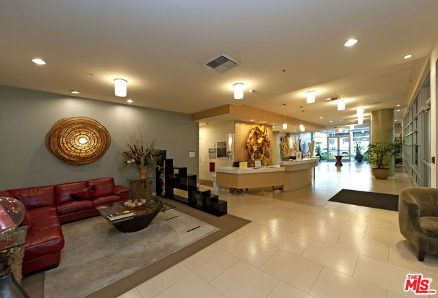 267 S San Pedro Street, Los Angeles CA: https://media.crmls.org/mediaz/a935efd4-bc57-4ef5-b951-12c24269a6df.jpg
