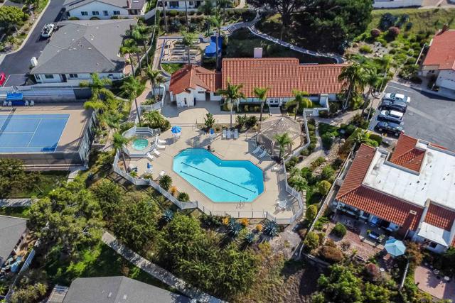 4225 Dusk Ln, Oceanside CA: https://media.crmls.org/mediaz/a9363a71-0da1-4355-a1c8-c53f0c9d8b74.jpg