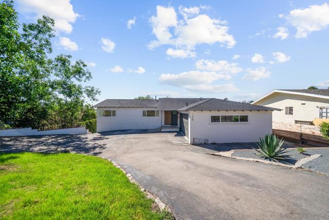 198 Croydon Ln, El Cajon CA: https://media.crmls.org/mediaz/a9367cae-2dcd-4ec2-8f4f-65f9a82fcc4e.jpg