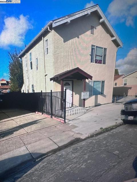 1317 Chanslor Ave, Richmond CA: https://media.crmls.org/mediaz/a937387b-9814-41a5-8481-34044a94a54b.jpg