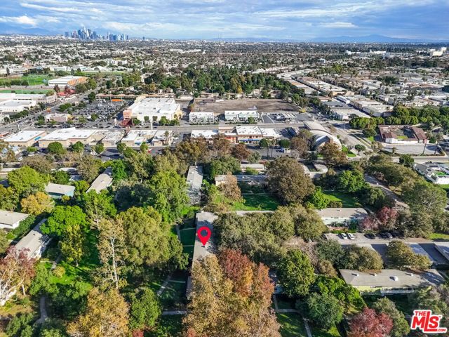5172 1/2 Village, Los Angeles CA: https://media.crmls.org/mediaz/a937a923-c020-4b01-86fc-a2f7542e8f98.jpg