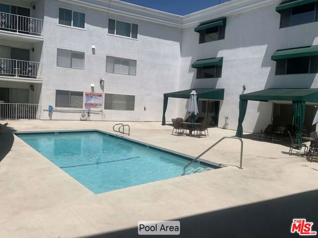 4520 Natick Avenue, Sherman Oaks CA: https://media.crmls.org/mediaz/a937e370-5269-43ba-8a57-786d5b2c1337.jpg