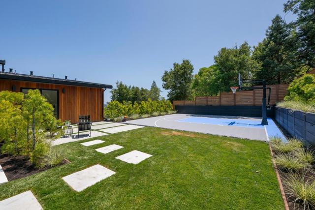 3964 Jefferson Avenue, Redwood City CA: https://media.crmls.org/mediaz/a937e86e-fff9-4792-97e9-e39d1e1a3ee6.jpg