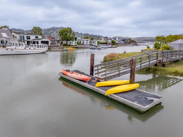100 Lucky Drive, Corte Madera CA: https://media.crmls.org/mediaz/a9380aa7-8e83-421b-a2af-11719acddea7.jpg