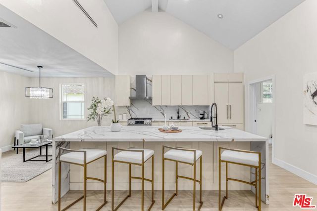 11512 La Maida Street photo 4