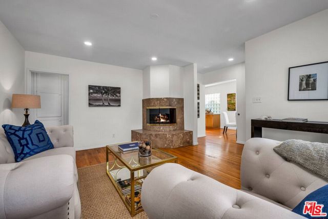 5392 Janisann Avenue photo 7