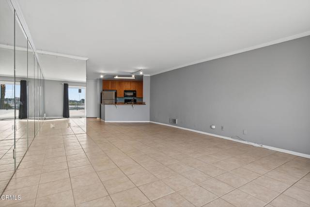 2901 Peninsula Road, Oxnard CA: https://media.crmls.org/mediaz/a938fff7-dead-46f6-b6fb-f6eabb5f9270.jpg