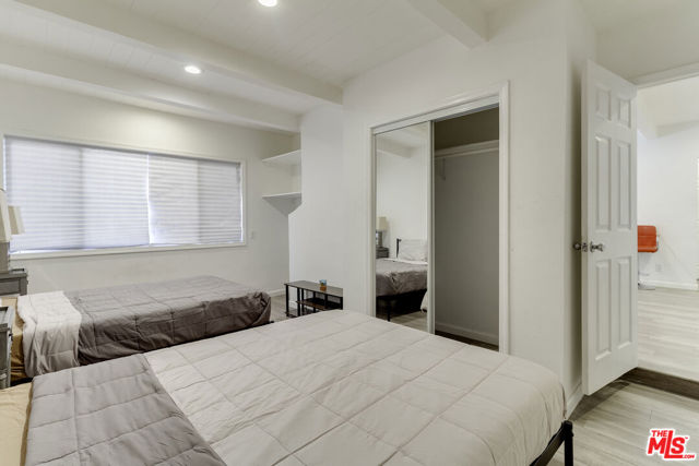 11812 RANDALL Street, Sun Valley CA: https://media.crmls.org/mediaz/a939ca33-6734-44a1-bf36-16d525d4a5cc.jpg