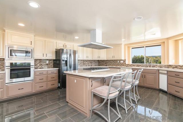 Image 8 of 75 For 37789 Avenida La Cresta