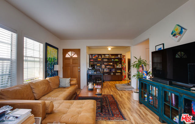 1146 Venice Boulevard, Venice CA: https://media.crmls.org/mediaz/a939d403-70ce-4f7e-9211-5bccf482a99a.jpg