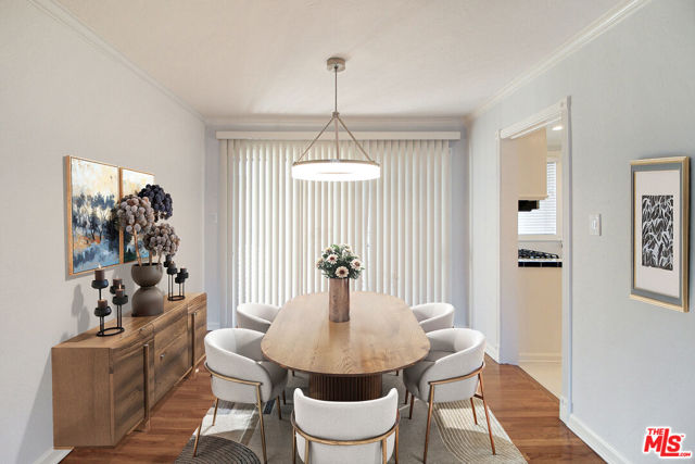 930 S Bedford Street, Los Angeles CA: https://media.crmls.org/mediaz/a939e2f9-9eb5-4366-98e7-a6daa673da3a.jpg
