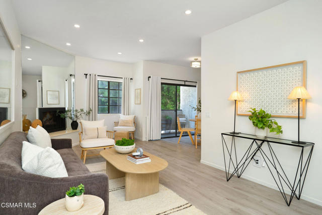 17914 Magnolia Boulevard, Encino CA: https://media.crmls.org/mediaz/a93a1979-7d91-4fb5-95c7-066f21fdffe1.jpg