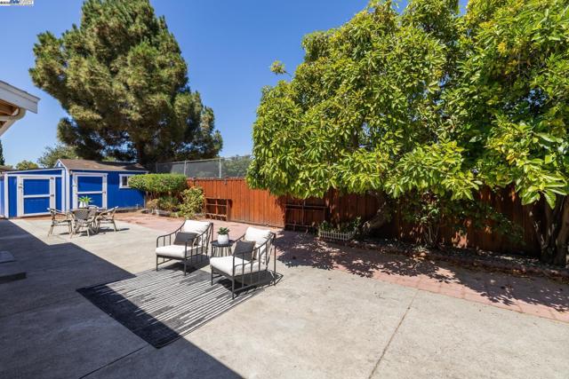 2435 Catalpa Way, Hayward CA: https://media.crmls.org/mediaz/a93a5893-06fb-438e-a9f8-5e869bd2769c.jpg
