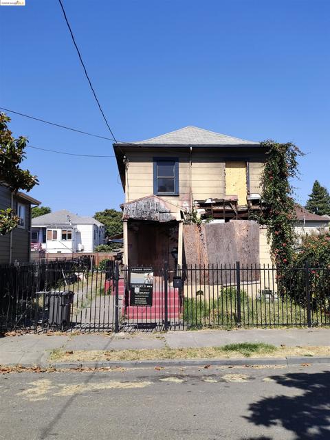 5580 Fremont St, Oakland, California 94608, ,Multi-Family,For Sale,Fremont St,41065156