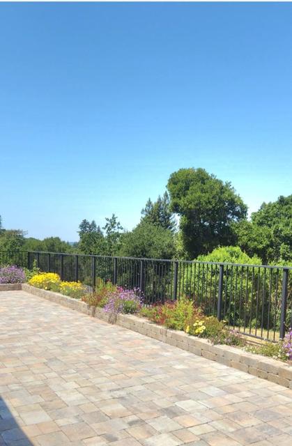 287 Portola Road, Portola Valley CA: https://media.crmls.org/mediaz/a93ae3bd-ff02-44f2-b64f-4b2b3670c3fb.jpg