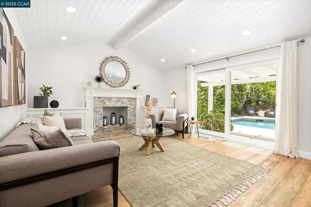 3139 Stinson Cir, Walnut Creek CA: https://media.crmls.org/mediaz/a93af85c-d530-4587-8bd0-31aa150f647c.jpg