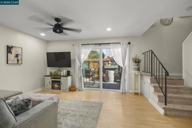 1435 Bel Air Dr, Concord CA: https://media.crmls.org/mediaz/a93bf884-9403-4426-a977-ca239dc15a1f.jpg