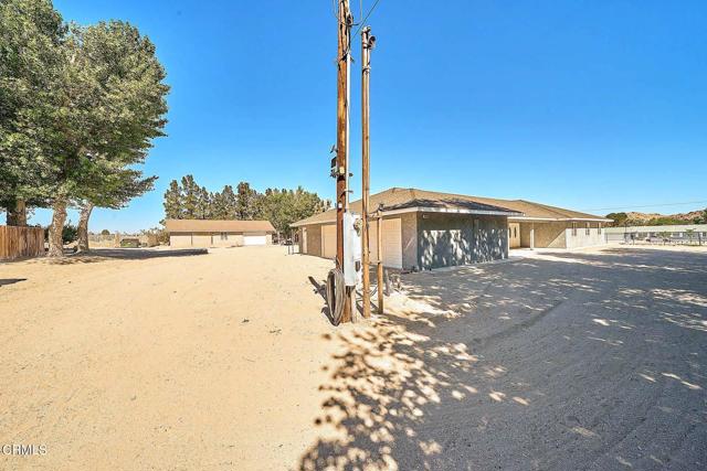 Detail Gallery Image 4 of 46 For 10298 Custer Ave, Lucerne Valley,  CA 92356 - 5 Beds | 2/1 Baths