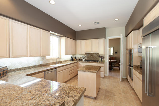 48145 Paso Tiempo Lane, La Quinta CA: https://media.crmls.org/mediaz/a93c6713-e1bb-4a07-bc5a-cd86effdc310.jpg