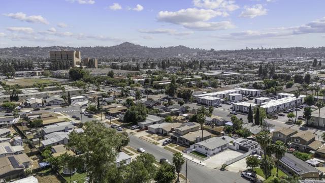 562 Lindsay Street, El Cajon CA: https://media.crmls.org/mediaz/a93c7787-065c-410f-b8ef-e9772b2cc7b3.jpg