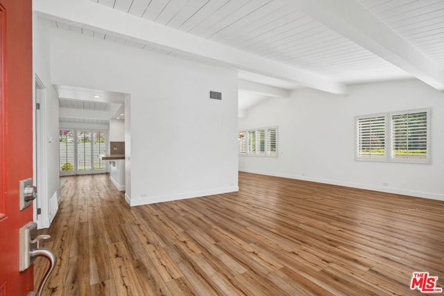 1224 El Hito Circle, Pacific Palisades CA: https://media.crmls.org/mediaz/a93d8e4c-483e-4627-890f-556786ed4e21.jpg