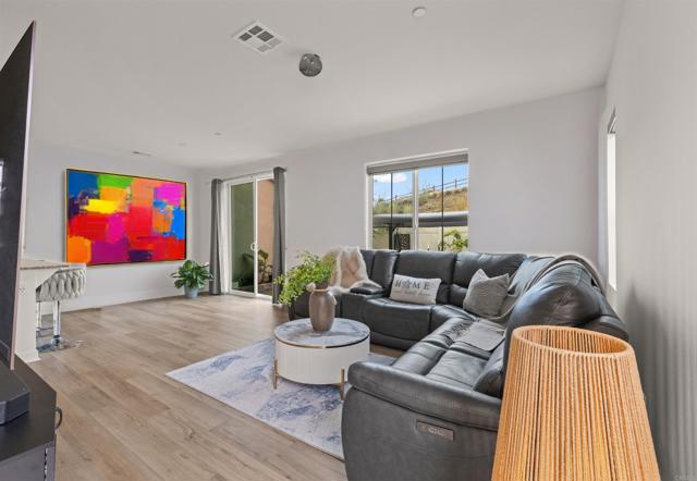 Detail Gallery Image 3 of 18 For 35228 Tuft Place, Fallbrook,  CA 92028 - 3 Beds | 2/1 Baths