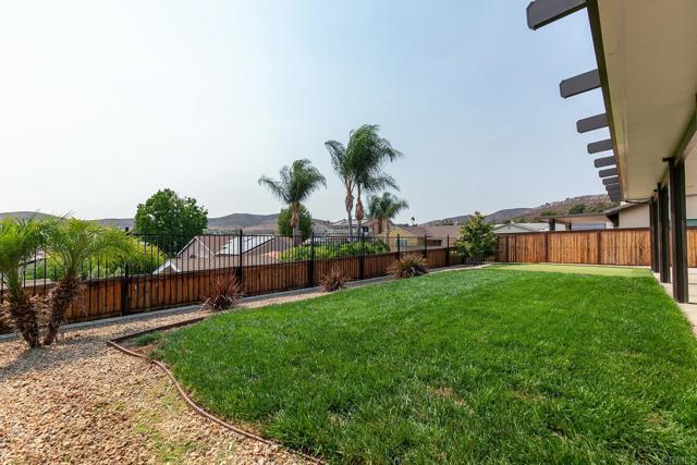 10252 Casa Ct, Santee CA: https://media.crmls.org/mediaz/a93e262a-e079-421c-94bf-7c7cb4f1c6bb.jpg