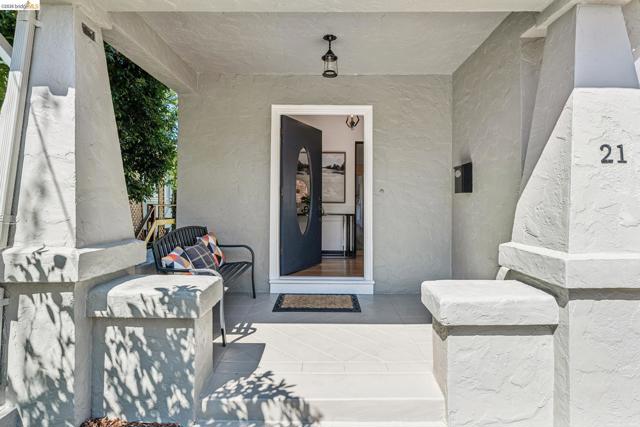 21 Portsmouth Road, Piedmont CA: https://media.crmls.org/mediaz/a93e34ae-d58f-4d50-803b-00c1ea78ae1e.jpg