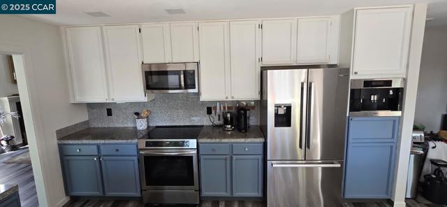 1011 Amanda Cir, Brentwood CA: https://media.crmls.org/mediaz/a93e929e-694e-4d59-a7d2-5830f38d73a9.jpg