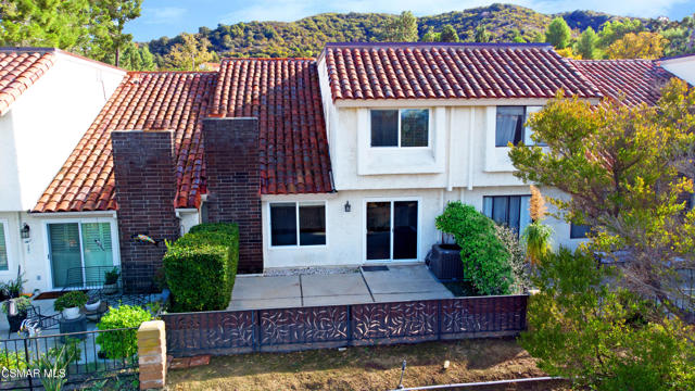 607 Valley Oak Lane, Newbury Park CA: https://media.crmls.org/mediaz/a93e98ec-e5b2-4b58-9f36-89948a24cbde.jpg