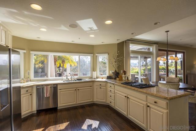 3245 Brookside Ln, Encinitas CA: https://media.crmls.org/mediaz/a93ec3b3-cdba-4e80-aa1f-1c7c2fadcffa.jpg