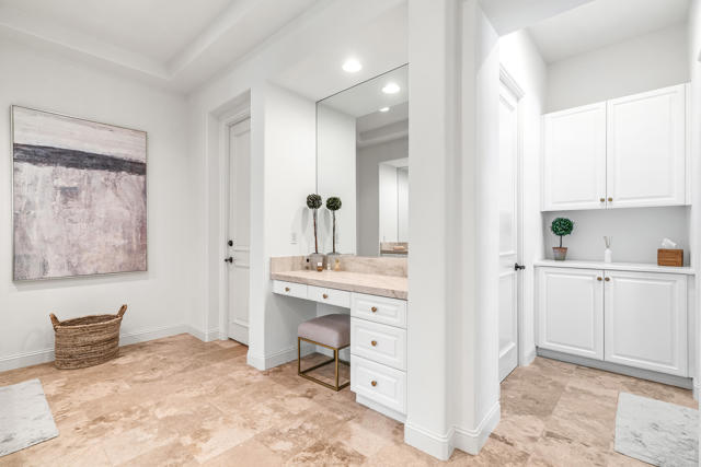 76158 Via Montelena, Indian Wells CA: https://media.crmls.org/mediaz/a93ec6a2-0a51-478e-9143-7362deeeda32.jpg